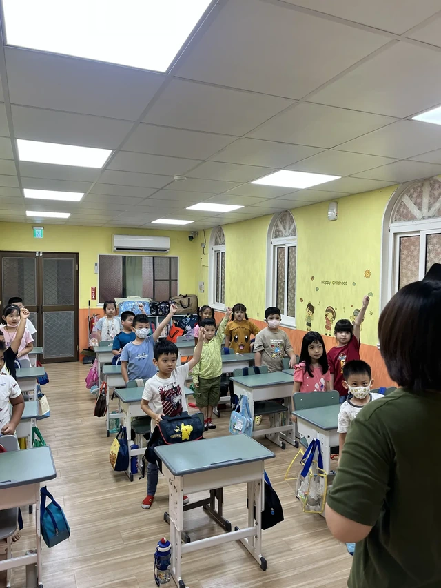 育心文理補習班寬敞明亮的教室